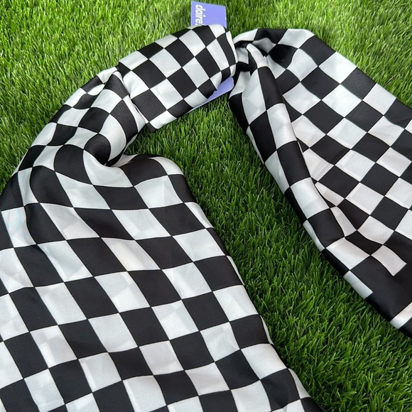 Claire's Monochrome Checkered Wrap - Picture 2 of 3